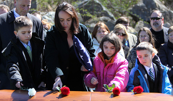 120403_GT_ABO_FUNERAL_1